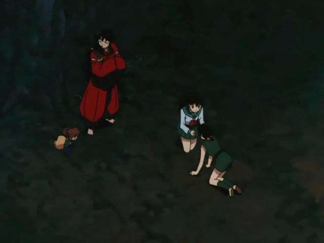 Otaku Gallery  / Anime e Manga / Inu-Yasha / Screen Shots / Episodi / 013 - L`enigma della luna nuova! Inuyasha dai capelli neri! / 128.jpg